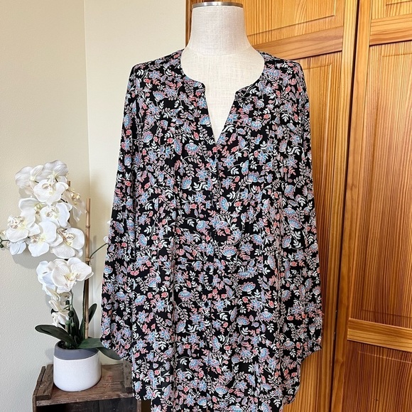 Terra & Sky 3X Floral Long Sleeve Lightweight Button Front Blouse - Picture 2 of 8